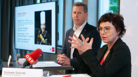 AK Arbeitsmarkt-Expertin Gabriele Schmid und AK Pr&auml;sident Bernhard Heinzle