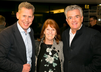 Fotos des AK Charity Kabaretts 2025. Auf den Fotos sind Gäste, Kabarettisten, CliniClowns und AK Präsident Bernhard Heinzle.