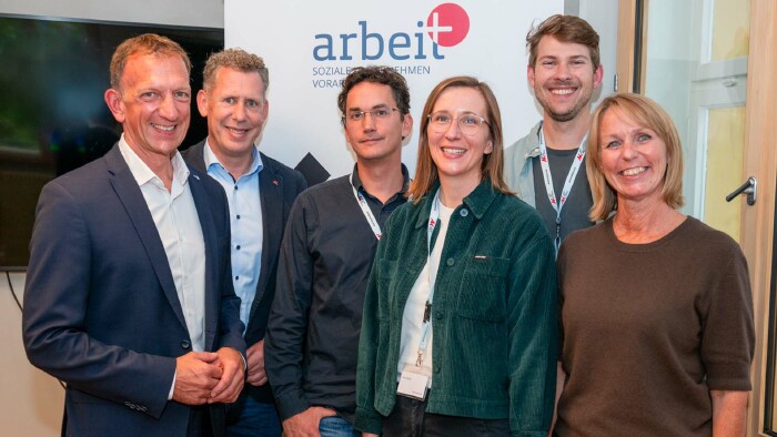 In der Schaffarei der AK wurden arbeitsmarktpolitische Wegzeuge gegen die steigende Langzeitarbeitslosigkeit diskutiert. © AK Gruppenfoto Fachdiskussion Langzeitarbeitslosigkeit