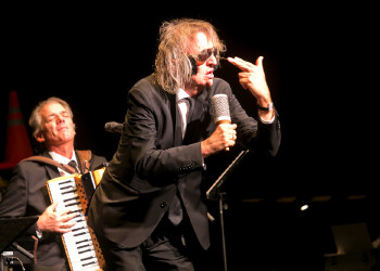 Fotos des AK Charity Kabaretts 2025. Auf den Fotos sind Gäste, Kabarettisten, CliniClowns und AK Präsident Bernhard Heinzle.