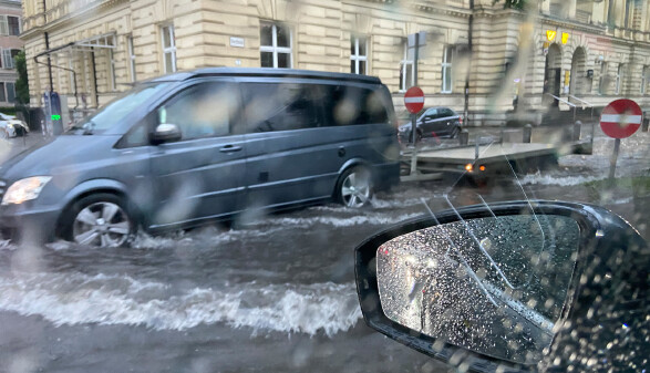 Wenn die Bregenzer Seestraße mit einem Mal ihrem Namen mehr Ehre macht, als den Autofahrern lieb ist: An plötzlichen Starkregen und Überschwemmungen herrscht mittlerweile kein Mangel mehr.