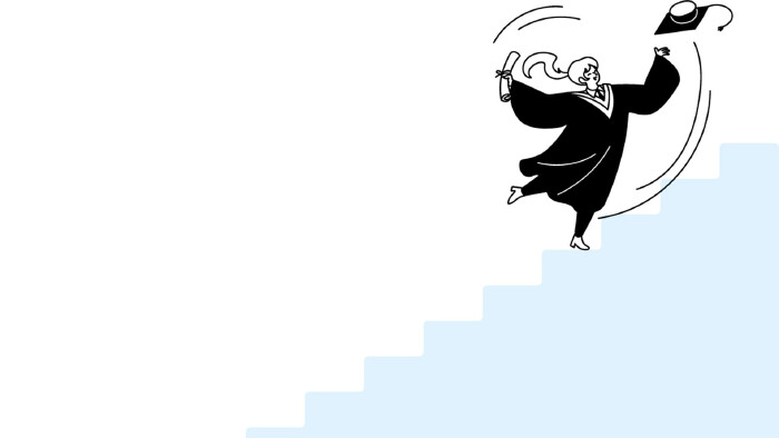 Eine reduzierte Schwarz-Wei&szlig;-Illustration einer Person in Absolventenrobe, die freudig am oberen Ende einer hellblauen Treppe steht. Sie h&auml;lt ein Diplom in der einen Hand und wirft ihren Doktorhut in die Luft.