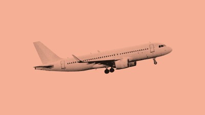 Ein abhebendes Passagierflugzeug