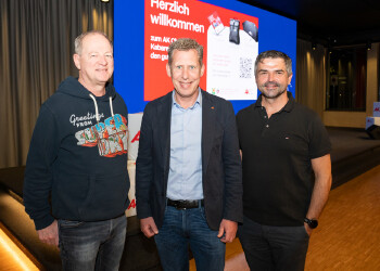 Fotos des AK Charity Kabaretts. Die Bilder zeigen Gäste, Kabarettisten, CliniClowns und AK Präsident Bernhard Heinzle.