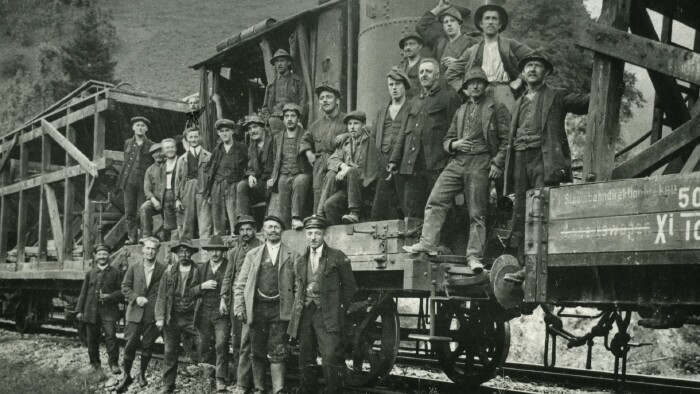 Arbeiter auf einem Wagon