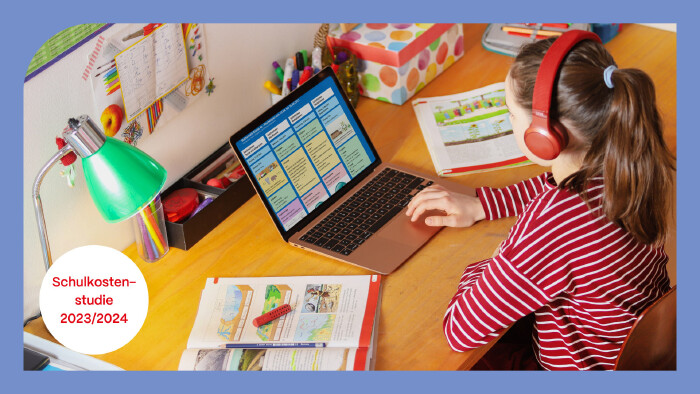 Kind am Schreibtisch macht Aufgaben am Laptop © Anke Thomass, stock.adobe.com