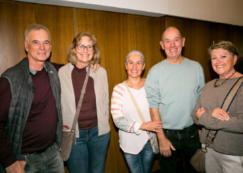 Fotos des AK Charity Kabaretts 2025. Auf den Fotos sind Gäste, Kabarettisten, CliniClowns und AK Präsident Bernhard Heinzle.