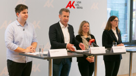 Foto mit Bernhard Heinzle, Stuienautorin Dr. Christine Geserick Eva Fischer-Schweigkofler und Linus Riedmann