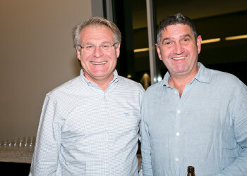 Fotos des AK Charity Kabaretts 2025. Auf den Fotos sind Gäste, Kabarettisten, CliniClowns und AK Präsident Bernhard Heinzle.