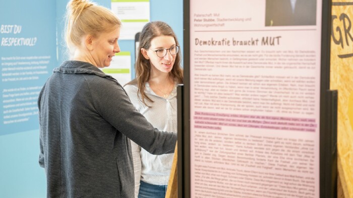 Personen in Ausstellung