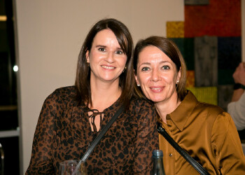 Fotos des AK Charity Kabaretts 2025. Auf den Fotos sind Gäste, Kabarettisten, CliniClowns und AK Präsident Bernhard Heinzle.