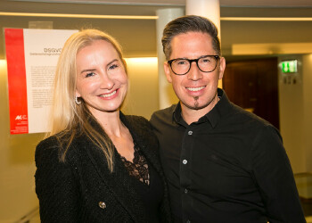 Fotos des AK Charity Kabaretts 2025. Auf den Fotos sind Gäste, Kabarettisten, CliniClowns und AK Präsident Bernhard Heinzle.