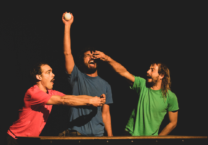 Drei M&auml;nner mit Jonglage Ball