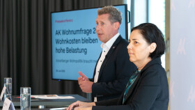 AK Präsident Bernhard Heinzle und AK Wohnbau-Expertin Dr. Ulrike Stadelmann