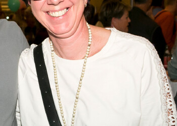 Fotos des AK Charity Kabaretts 2025. Auf den Fotos sind Gäste, Kabarettisten, CliniClowns und AK Präsident Bernhard Heinzle.