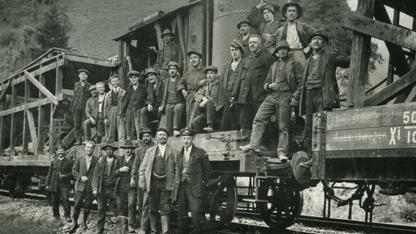 Arbeiter auf einem Wagon