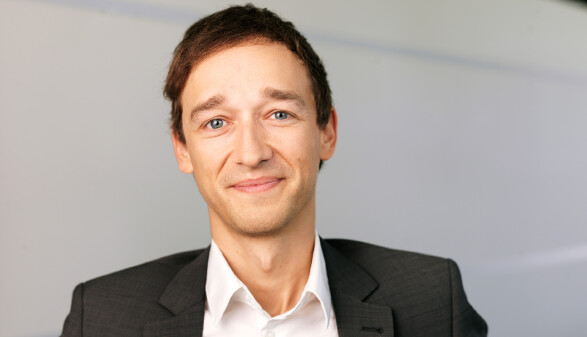 Der gebürtige Schlinser Matthias Schnetzer wird Chefökonom der AK Wien und tritt damit an die Stelle von Markus Marterbauer, der seit 3. März 2025 als Finanzminister der Bundesregierung angehört.
