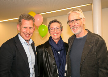 Fotos des AK Charity Kabaretts 2025. Auf den Fotos sind Gäste, Kabarettisten, CliniClowns und AK Präsident Bernhard Heinzle.