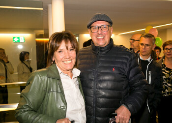 Fotos des AK Charity Kabaretts 2025. Auf den Fotos sind Gäste, Kabarettisten, CliniClowns und AK Präsident Bernhard Heinzle.