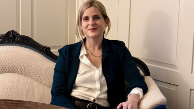 Ariadne von ScWof&uuml;r also lohnt es sich zu leben? Ariadne von Schirachs Antwort lautet: &bdquo;F&uuml;r das Leben! F&uuml;r alles, was wir gemeinsam tun und erfahren, f&uuml;r Risiko und Leidenschaft und Hingabe. F&uuml;r die Sch&ouml;nheit, f&uuml;r die Tapferkeit und f&uuml;r die Liebe.&ldquo;hirach unterrichtet Philosophie und chinesisches Denken an der Berliner Universit&auml;t der K&uuml;nste, der Hochschule f&uuml;r Bildende K&uuml;nste in Hamburg und der Donau-Universit&auml;t Krems. 