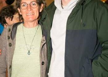 Fotos des AK Charity Kabaretts 2025. Auf den Fotos sind Gäste, Kabarettisten, CliniClowns und AK Präsident Bernhard Heinzle.