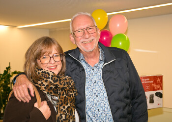 Fotos des AK Charity Kabaretts 2025. Auf den Fotos sind Gäste, Kabarettisten, CliniClowns und AK Präsident Bernhard Heinzle.