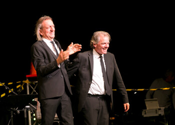 Fotos des AK Charity Kabaretts 2025. Auf den Fotos sind Gäste, Kabarettisten, CliniClowns und AK Präsident Bernhard Heinzle.