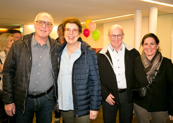 Fotos des AK Charity Kabaretts 2025. Auf den Fotos sind Gäste, Kabarettisten, CliniClowns und AK Präsident Bernhard Heinzle.