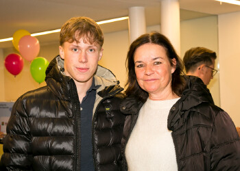 Fotos des AK Charity Kabaretts 2025. Auf den Fotos sind Gäste, Kabarettisten, CliniClowns und AK Präsident Bernhard Heinzle.