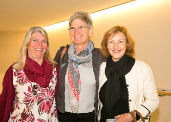 Fotos des AK Charity Kabaretts 2025. Auf den Fotos sind Gäste, Kabarettisten, CliniClowns und AK Präsident Bernhard Heinzle.