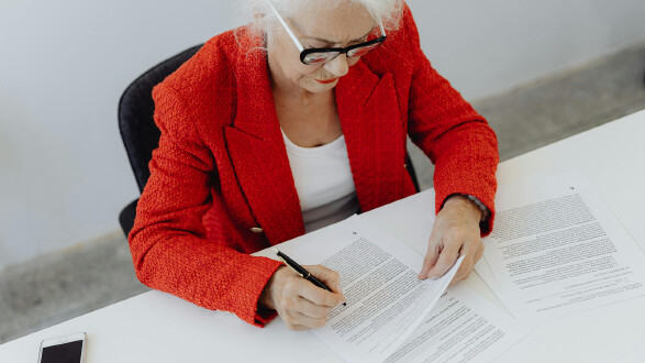 Wer eine Altersteilzeitvereinbarung unterschreibt, sollte sich klar darüber sein, dass auch im Ausland erworbene Pensionsbezüge für die Dauer der Altersteilzeit nicht konsumiert werden dürfen.