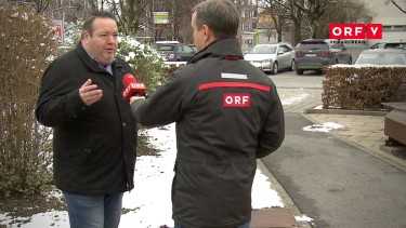 AK-Konsumentenschützer Franz Valandro im Interview mit ORF-Reporter Stefan Krobath © ORF Vorarlberg