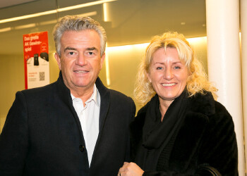 Fotos des AK Charity Kabaretts 2025. Auf den Fotos sind Gäste, Kabarettisten, CliniClowns und AK Präsident Bernhard Heinzle.