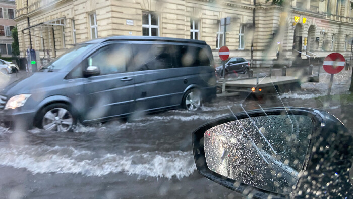 Wenn die Bregenzer Seestraße mit einem Mal ihrem Namen mehr Ehre macht, als den Autofahrern lieb ist: An plötzlichen Starkregen und Überschwemmungen herrscht mittlerweile kein Mangel mehr.