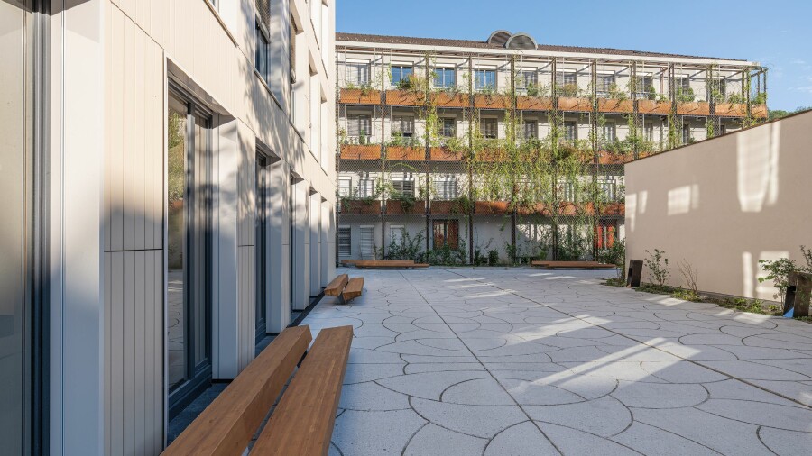 AK Quartier in Feldkirch: Bärahus, AK Hauptgebäude mit Grünfassade