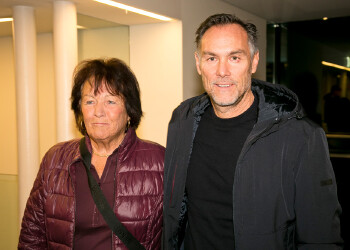 Fotos des AK Charity Kabaretts 2025. Auf den Fotos sind Gäste, Kabarettisten, CliniClowns und AK Präsident Bernhard Heinzle.