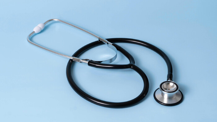 Mit dem Krankenversicherungsbeitrag ersetzt die Österreichische Gesundheitskasse Versicherten die anfallenden Arztkosten. Dem liegt das Solidaritätsprinzip zugrunde. Besserverdienende Personen übernehmen solidarisch einen Teil der Finanzierung für Leistungen von Menschen mit geringerem Einkommen.