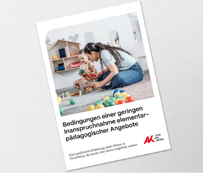 Bild der Studie Frau mit Kind spielend auf dem Boden Sieztend