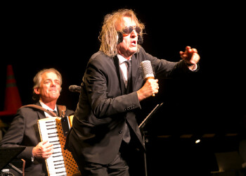 Fotos des AK Charity Kabaretts 2025. Auf den Fotos sind Gäste, Kabarettisten, CliniClowns und AK Präsident Bernhard Heinzle.