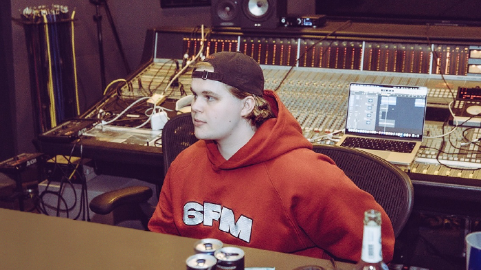 Christoph Willi, Musikproduzent, in seinem Studio.