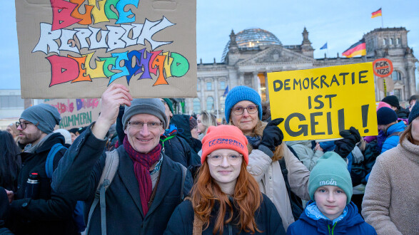 In Deutschland sind in diesen Tagen hunderttausende Menschen für Demokratie und mehr Miteinander auf die Straße gegangen. © CC Stefan-Mueller-climate