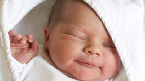 Ein neugeborenes Baby erblickt das Licht der Welt!