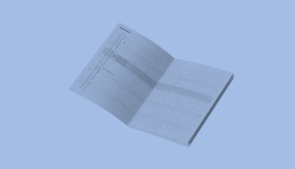 Aufgeschlagener Kalender mit hellblauem Hintergrund