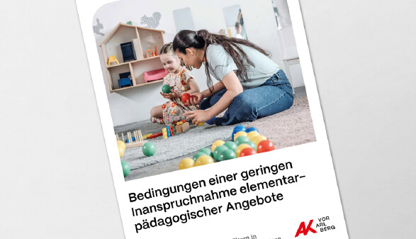 Bild der Studie Frau mit Kind spielend auf dem Boden Sieztend